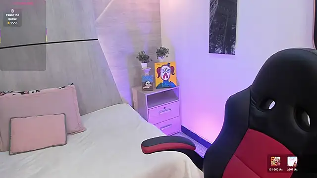 Layla Clarke online show from 10, 1, 2026