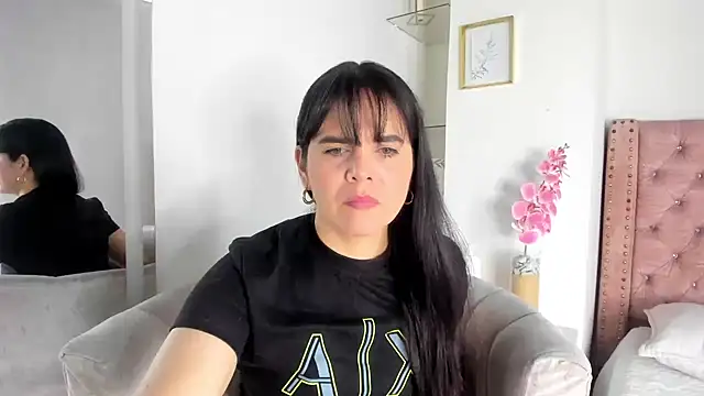 laura hotties online show from 26, 7, 2026