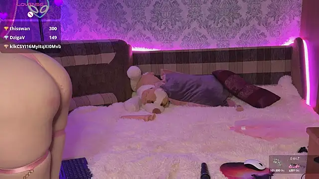 Velvettouch  online show from 4, 3, 2025