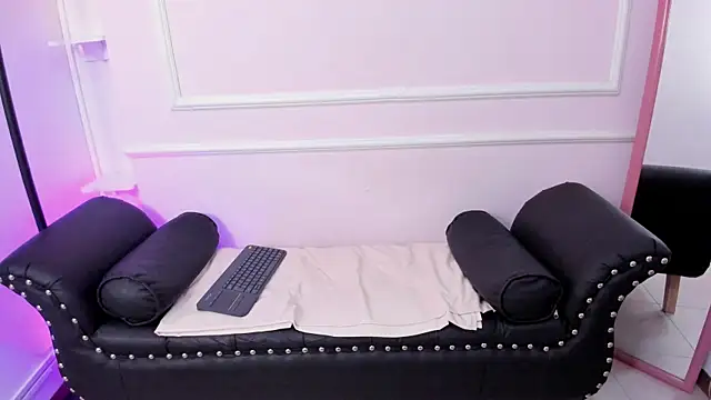 Snapshot of DaphneGlas chatting on 14, 3, 2025 DaphneGlas online show from 14, 3, 2025