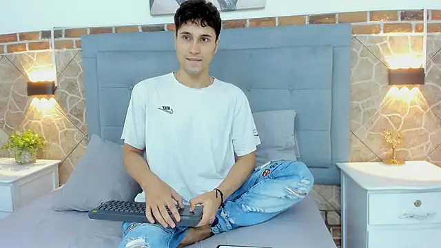 Snapshot of buddy_whitte chatting on 12, 3, 2025 buddy whitte online show from 12, 3, 2025