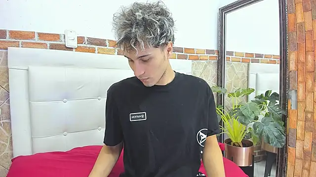 Snapshot of buddy_whitte chatting on 19, 9, 2025 buddy whitte online show from 19, 9, 2025