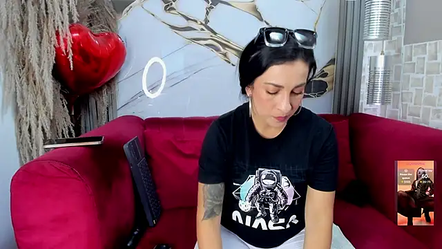 Bella williamss  online show from 8, 5, 2026