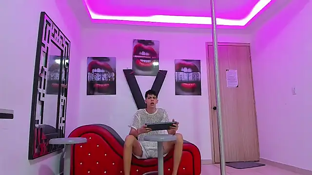 KING OFF BOYS online show from 4, 10, 2025