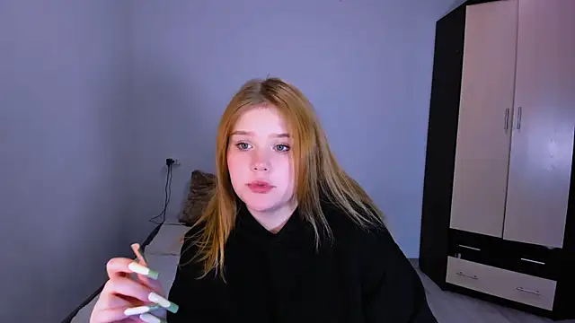 LaseyMoon online show from 19, 12, 2025