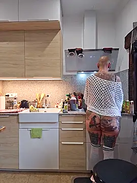 Emma Milf25 online show from 18, 12, 2025