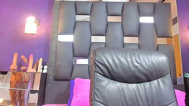 Snapshot of EMYCLARK01 chatting on 31, 5, 2026 EMYCLARK01 online show from 31, 5, 2026