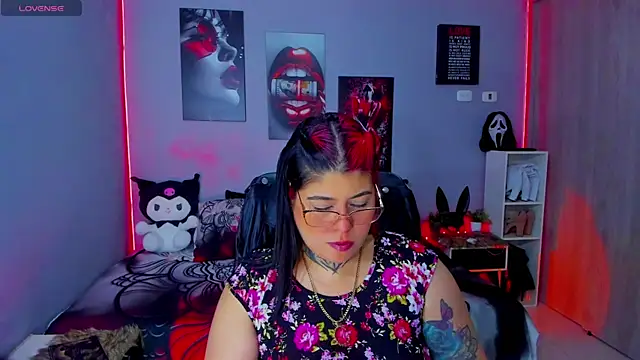 Snapshot of Veronika_metal chatting on 11, 11, 2025 Veronika metal online show from 11, 11, 2025