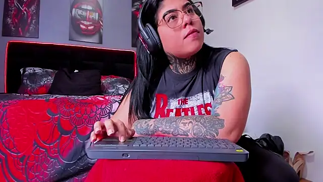 Snapshot of Veronika_metal chatting on 29, 7, 2026 Veronika metal online show from 29, 7, 2026