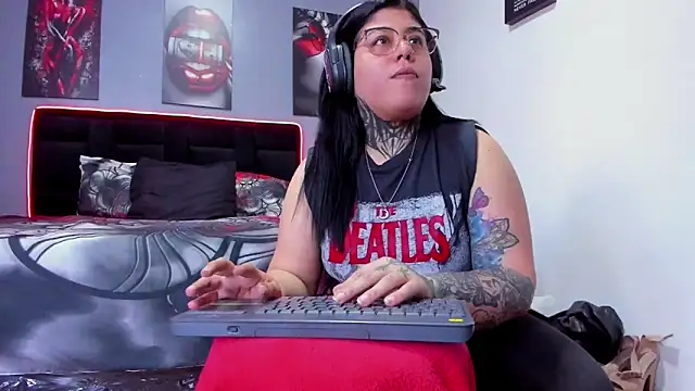 Snapshot of Veronika_metal chatting on 5, 8, 2026 Veronika metal online show from 5, 8, 2026