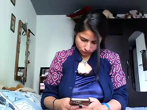 Snapshot of Escarcha-blue chatting on 7, 3, 2025 Escarcha-blue online show from 7, 3, 2025