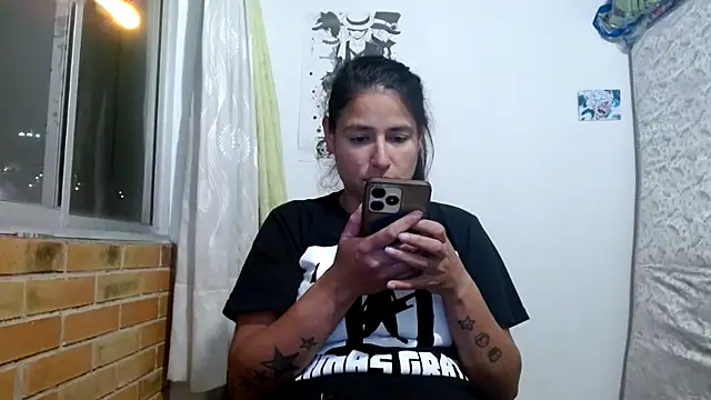 Snapshot of Escarcha-blue chatting on 2, 12, 2025 Escarcha-blue online show from 2, 12, 2025