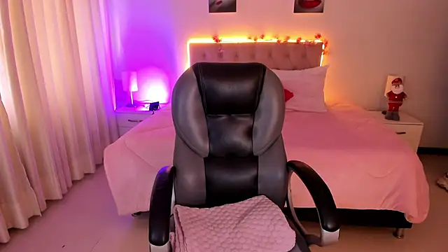 Emily Warren  online show from 24, 11, 2025