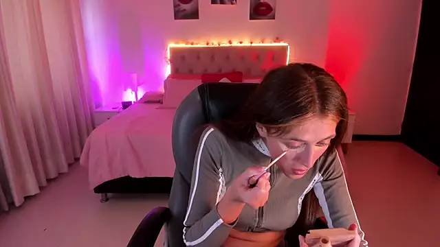 Emily Warren  online show from 19, 12, 2025