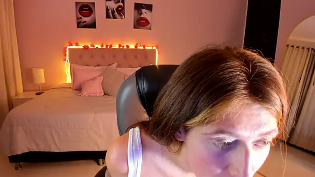 Emily Warren  online show from 22, 4, 2026