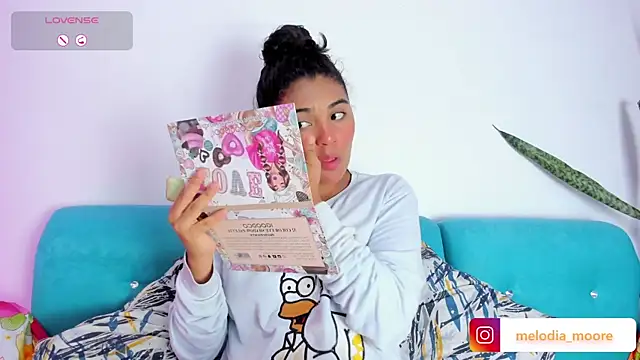 Melodymoore  online show from 16, 3, 2025