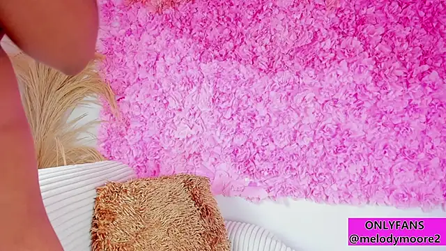 Melodymoore  online show from 13, 11, 2025