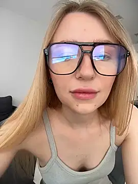 EvaBrooklyn online show from 8, 3, 2025