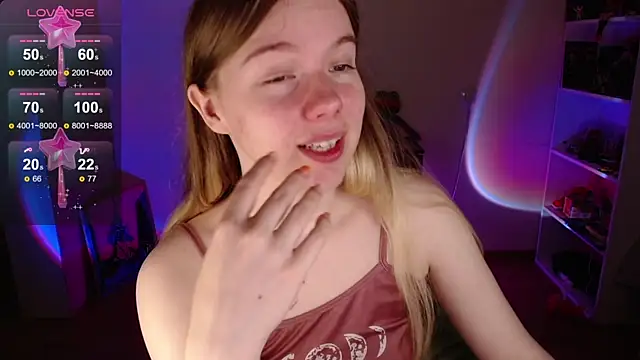 Strawberry juli online show from 22, 9, 2025