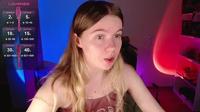 Strawberry juli online show from 7, 10, 2025