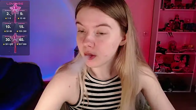 Strawberry juli online show from 10, 6, 2026