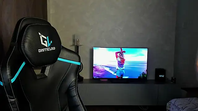 Snapshot of TravisRevas chatting on 8, 3, 2025 TravisRevas online show from 8, 3, 2025