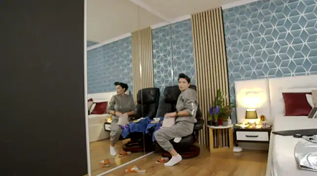 zoeylarkens online show from 28, 2, 2025