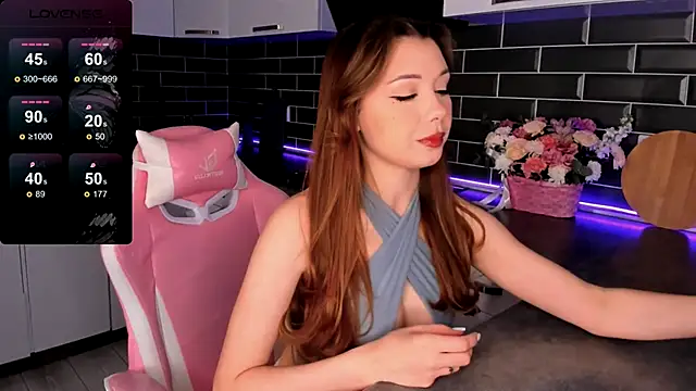 EmmaVictori1 online show from 18, 11, 2025