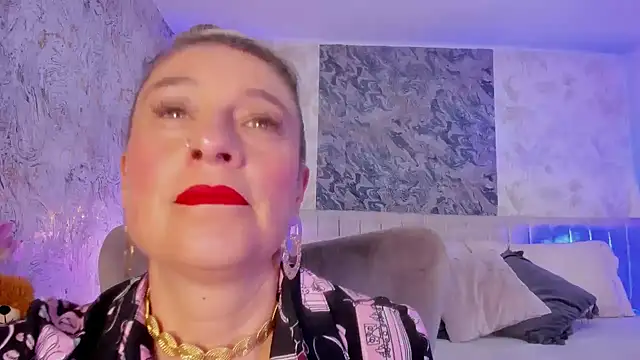 Liannaa  online show from 25, 9, 2025