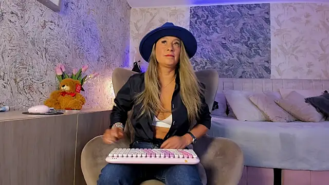 Liannaa  online show from 21, 4, 2026