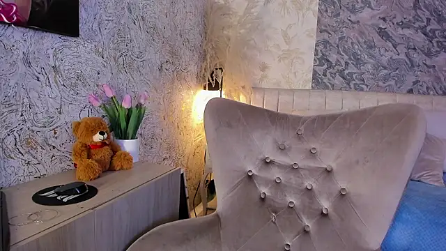 Arianaa collins online show from 6, 3, 2026