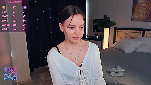 Snapshot of EdinaCordner chatting on 8, 3, 2025 EdinaCordner online show from 8, 3, 2025