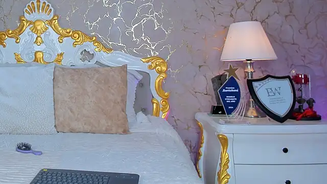 ScarlettWallace online show from 13, 3, 2025