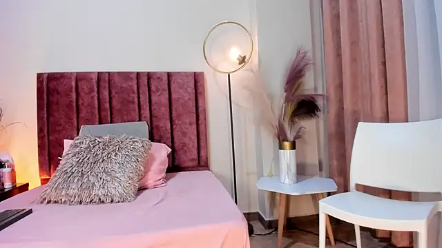 SeleneLujan online show from 22, 12, 2025