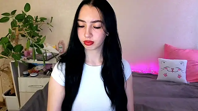 WildKittenX  online show from 25, 5, 2026