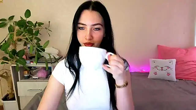 WildKittenX  online show from 27, 5, 2026