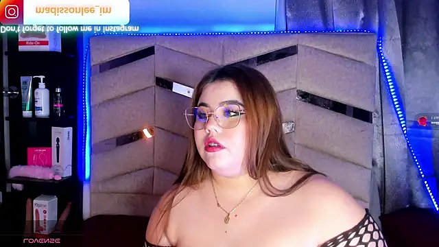 Snapshot of MadissonLee__ chatting on 2, 6, 2026 MadissonLee online show from 2, 6, 2026