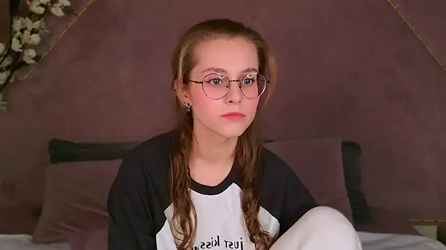 Snapshot of RileyMimicho chatting on 24, 9, 2025 RileyMimicho online show from 24, 9, 2025