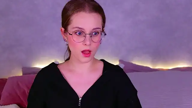 Snapshot of RileyMimicho chatting on 14, 11, 2025 RileyMimicho online show from 14, 11, 2025