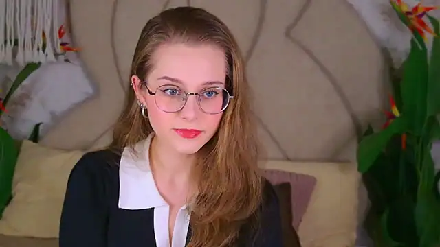 Snapshot of RileyMimicho chatting on 17, 11, 2025 RileyMimicho online show from 17, 11, 2025