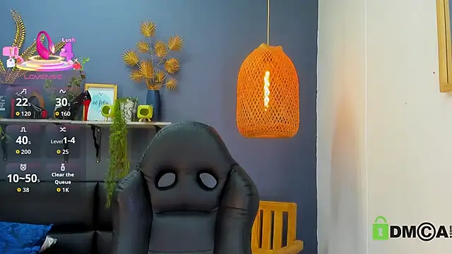 yessila parker online show from 25, 4, 2026