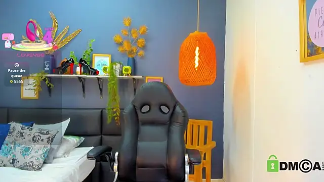 yessila parker online show from 28, 4, 2026