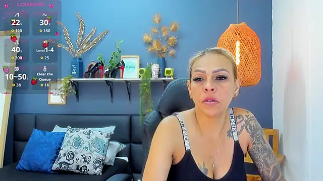 Snapshot of yessila_parker chatting on 6, 6, 2026 yessila parker online show from 6, 6, 2026