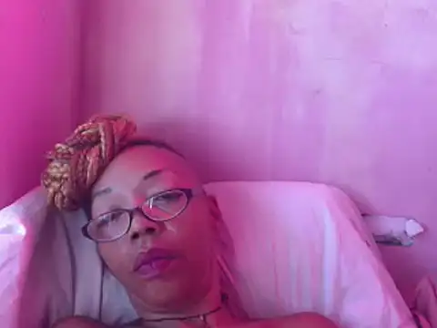 Snapshot of Ladyzee25 chatting on 2, 6, 2026 Ladyzee25 online show from 2, 6, 2026