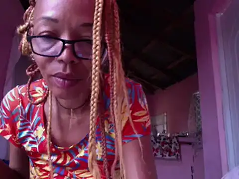 Snapshot of Ladyzee25 chatting on 4, 6, 2026 Ladyzee25 online show from 4, 6, 2026