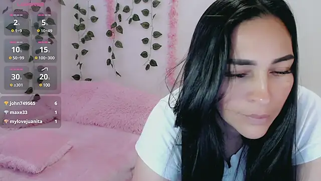 luna lgomez  online show from 10, 3, 2025