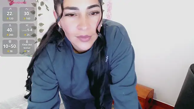 luna lgomez  online show from 19, 3, 2025