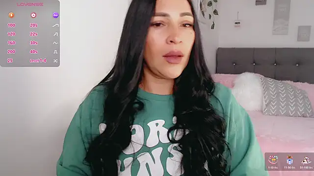 luna lgomez  online show from 19, 2, 2026