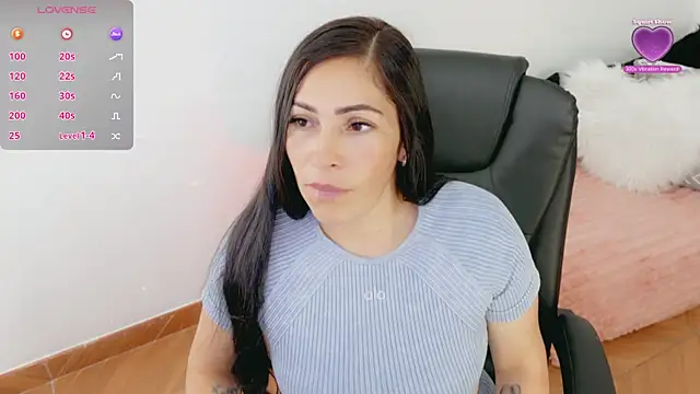 Snapshot of luna_lgomez_ chatting on 1, 4, 2026 luna lgomez online show from 1, 4, 2026