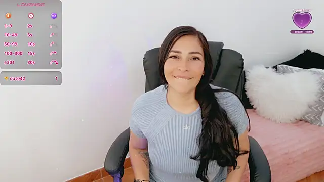 Snapshot of luna_lgomez_ chatting on 1, 4, 2026 luna lgomez online show from 1, 4, 2026